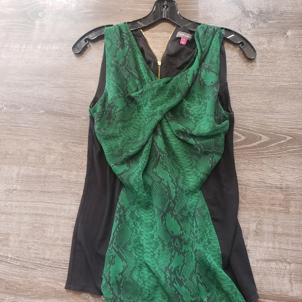 Vince camuto draped top Green snake print fitted top